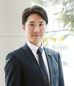 法人本部長 鈴木康弘